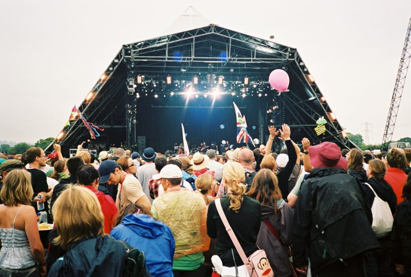glastonbury-2005-music-festival-pyramid-stage-cl