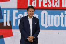 Giuseppe Conte festa fatto quotidiano