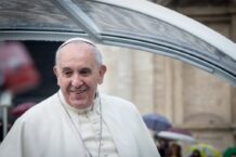 Papa Francesco ha chiesto alla Chiesa e ai vesvoci di liberarsi dall'ambizione del potere. Lo scrive il Vicepresidente della CEI Francesco Savino