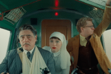 Un fotogramma de La Trama Fenicia, ultimo film di Wes Anderson