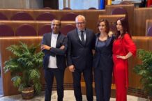 Sandra Aitala (TIM) al centro, con Carlo Conti e Andrea Delogu alla presentazione della prossima edizione di TIM summer hits