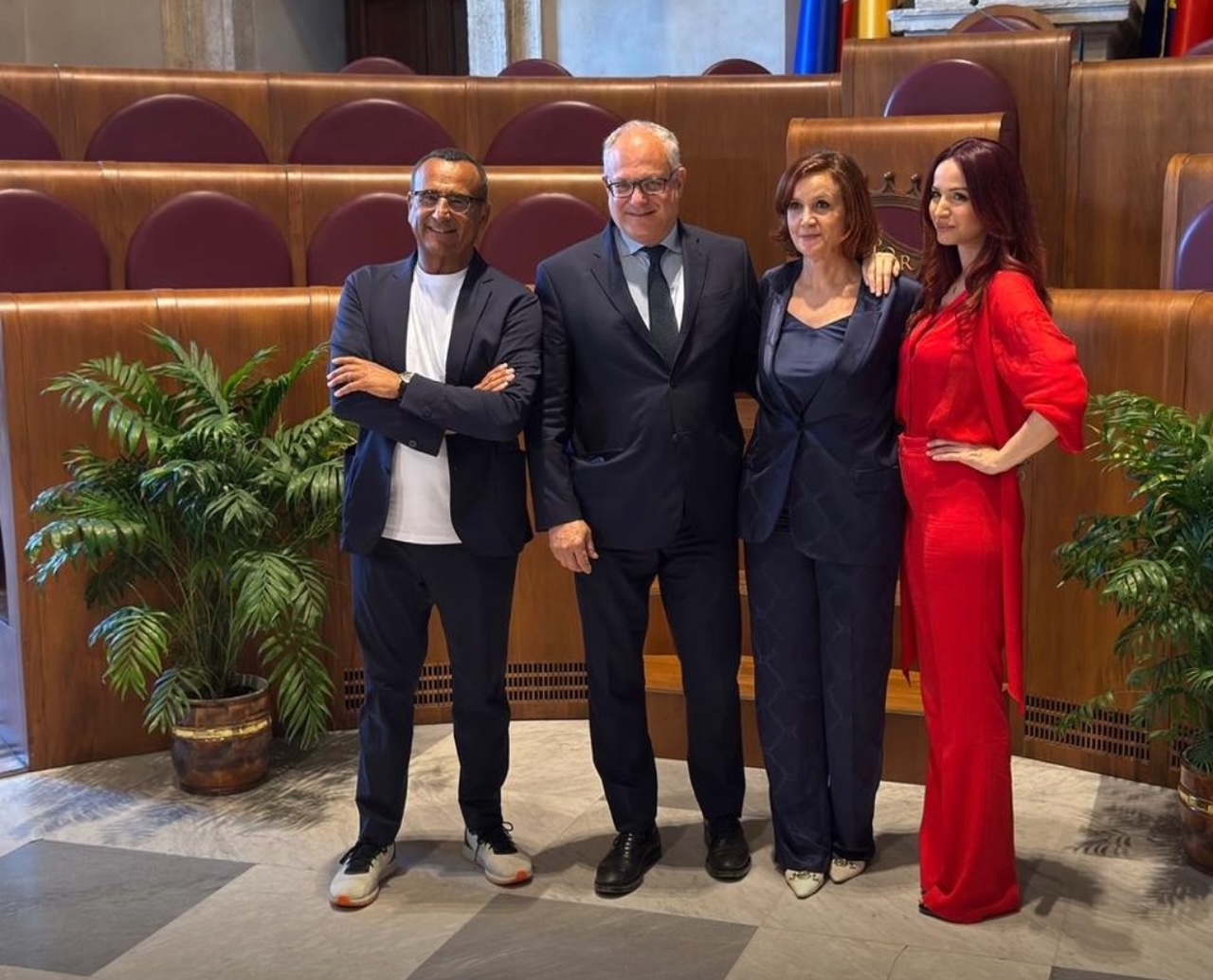 Sandra Aitala (TIM) al centro, con Carlo Conti e Andrea Delogu alla presentazione della prossima edizione di TIM summer hits