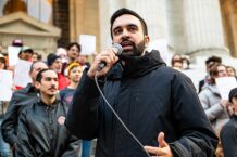 Zohran Mamdani, candidato sindaco di New York. Trump lo definisce “comunista” e per questo minaccia di deportarlo