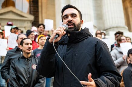 Zohran Mamdani, candidato sindaco di New York. Trump lo definisce “comunista” e per questo minaccia di deportarlo
