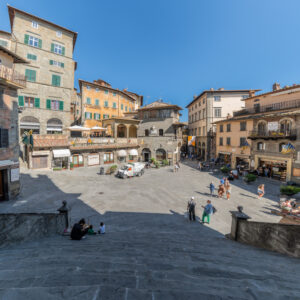 La piazza di Cortona fotografata da Elis Taflaj
