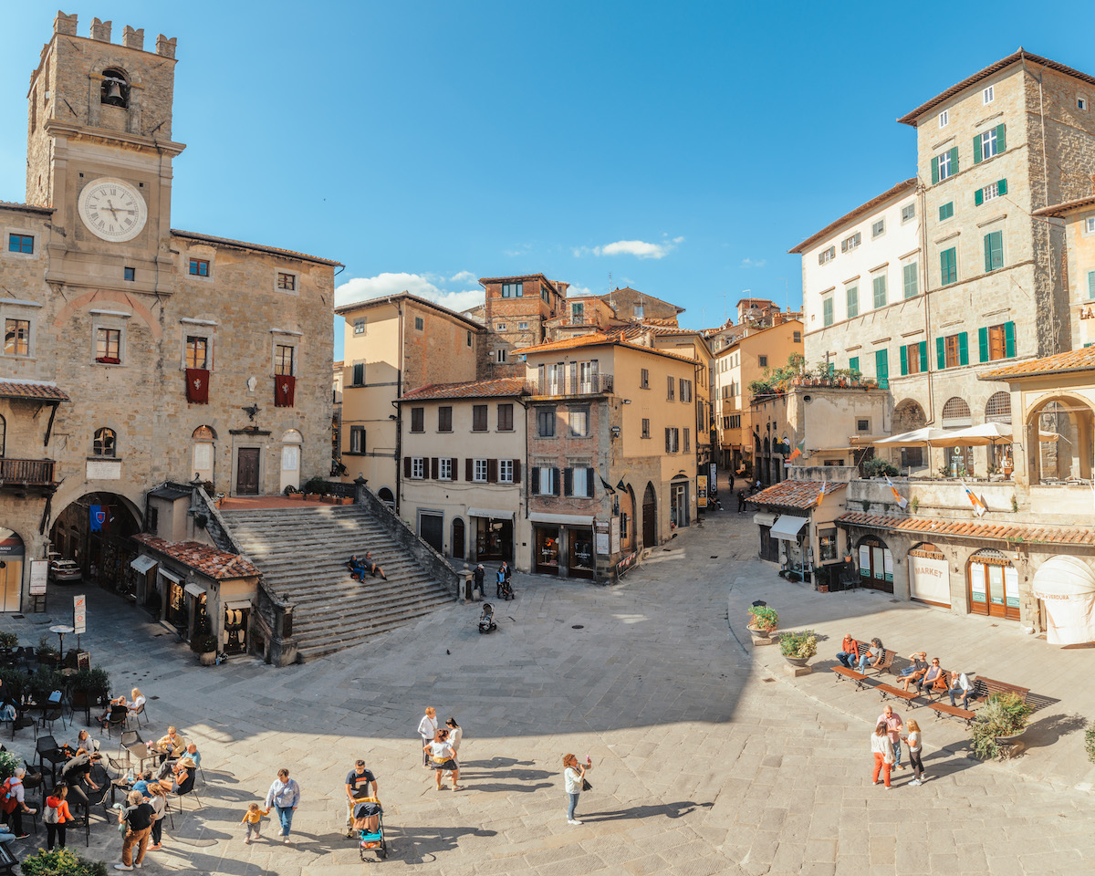 La piazza di Cortona fotografata da Elis Taflaj