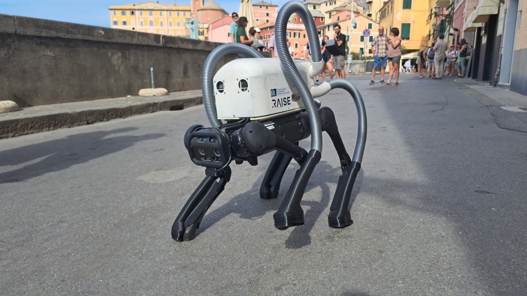 Vero, il primo robot che raccoglie mozziconi. La sperimentazione a Genova