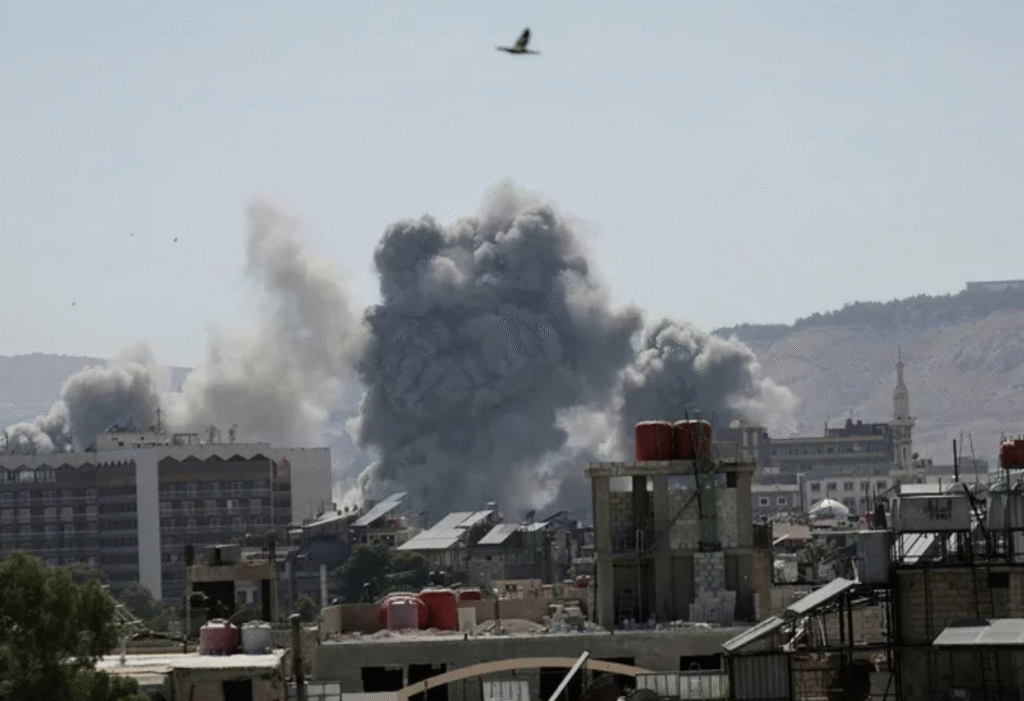 Immagini dell'attacco di Israele a Damasco in Siria