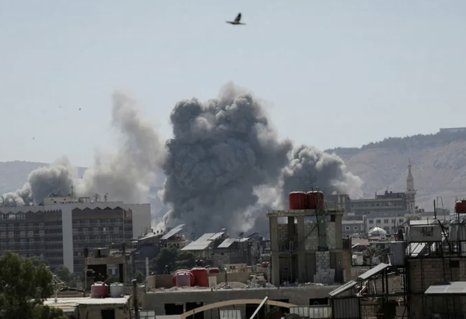 Immagini dell'attacco di Israele a Damasco in Siria