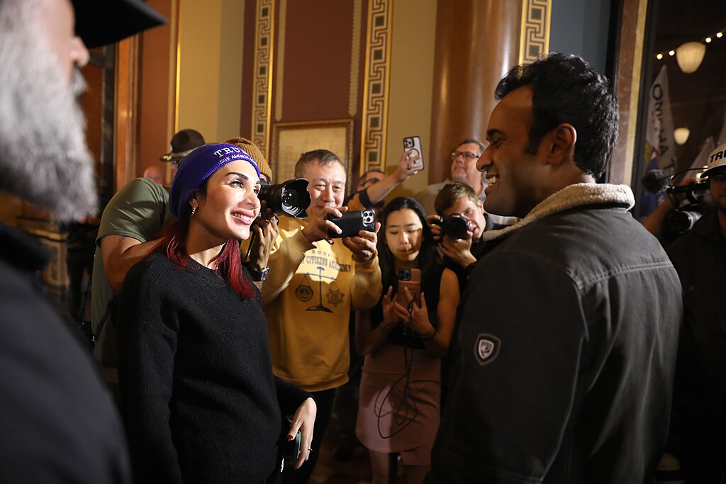 Laura Loomer e Vivek Ramaswamy