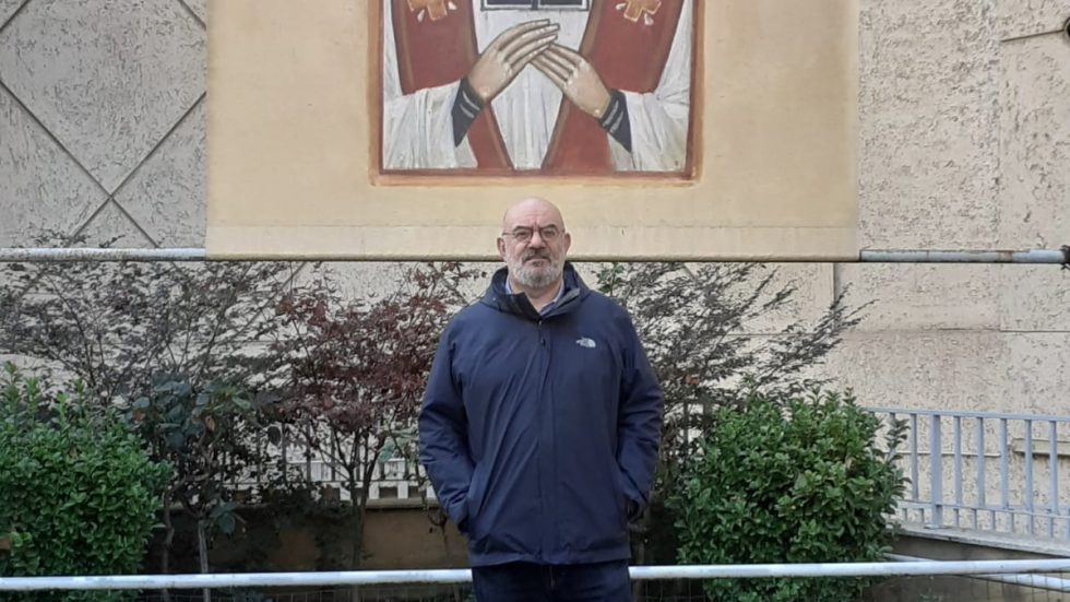 Don Ambrogio Basilico, parroco di San Vito, in Giambellino