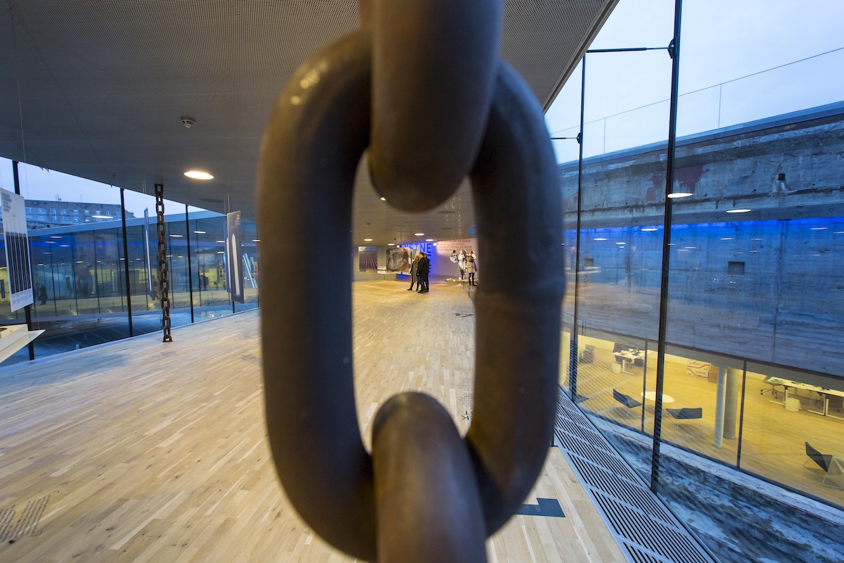 Il Museo Marittimo danese, progettato da Bjarke Ingels, architetto che vive su un traghetto dismesso e grande artefice del riciclo in architettura