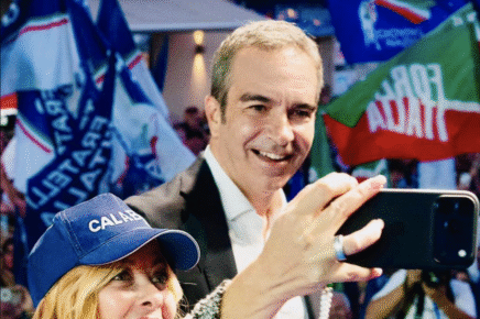 Roberto Occhiuto e Giorgia Meloni, all'evento conclusivo della campagna elettorale per le elezioni della Regione Calabria del 5 e 6 ottobre 2025