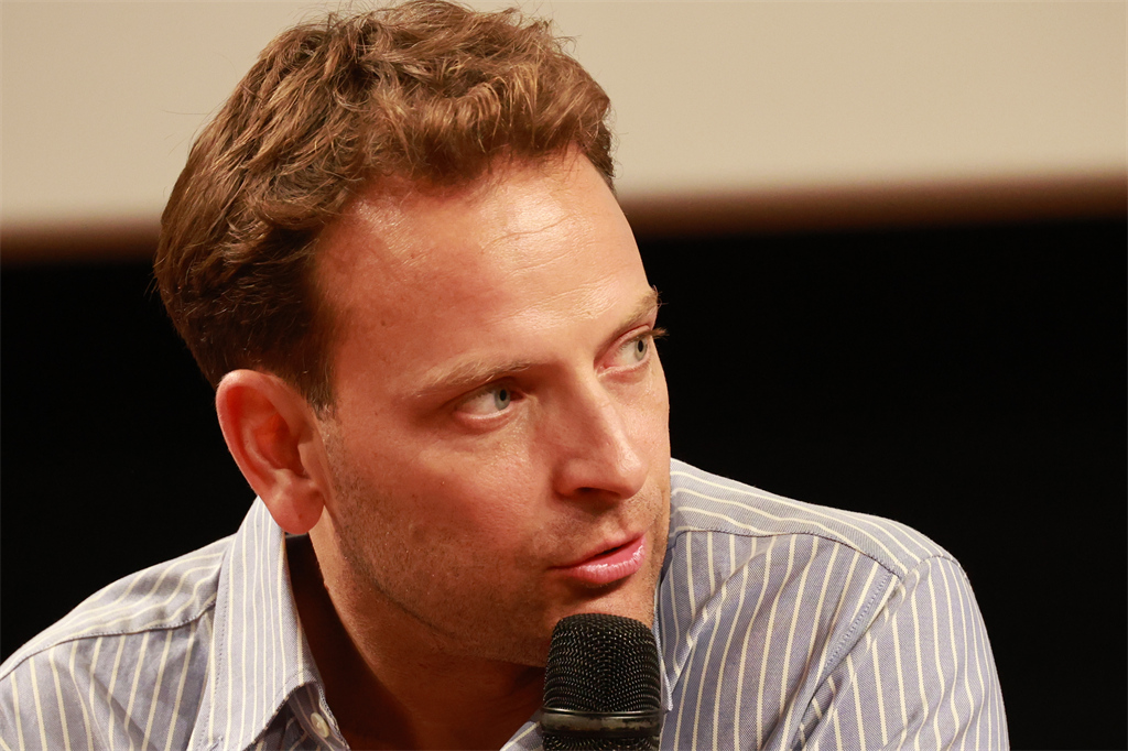 Alessandro Borghi testa croce Troisi