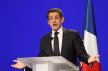 Nicolas Sarkozy, in una foto dell'ultima campoagna elettorale cui ha partecipato. È stato condannato a cinque anni di carcere