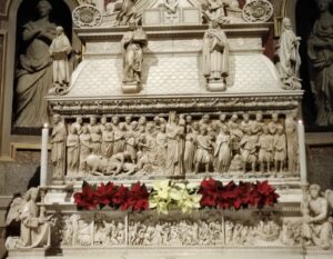 Arca di San Domenico (Bologna) parte centrale con statue scolpite dal giovane Michelangelo