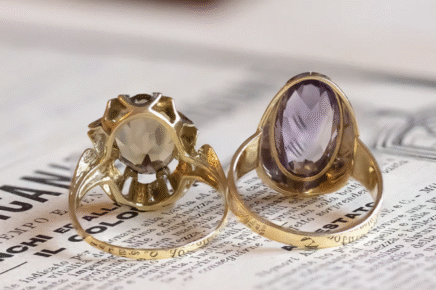 La proposta del governo di tassare l'oro dichiarato volontariamente dagli italiani potrebbe portare due miliardi nelle casse dello stato.