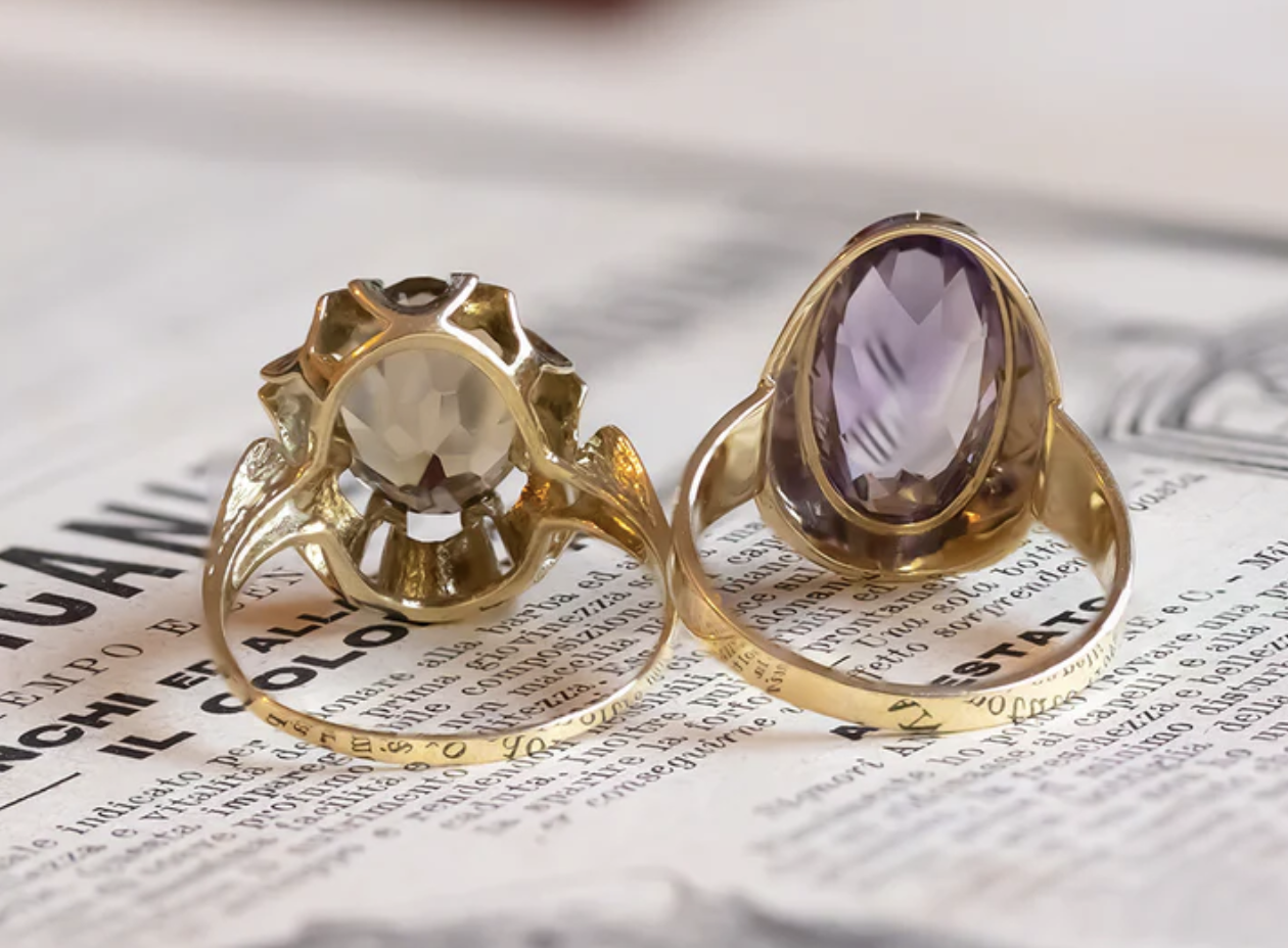 La proposta del governo di tassare l'oro dichiarato volontariamente dagli italiani potrebbe portare due miliardi nelle casse dello stato.