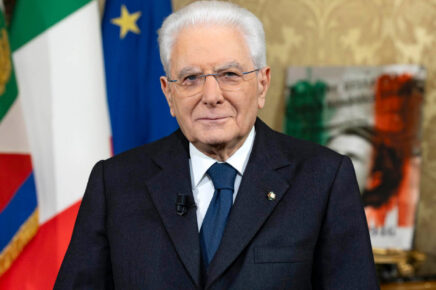 Sergio Mattarella, il suo inno alla democrazia in un paese apatico, quello descritto da Schede Bianche