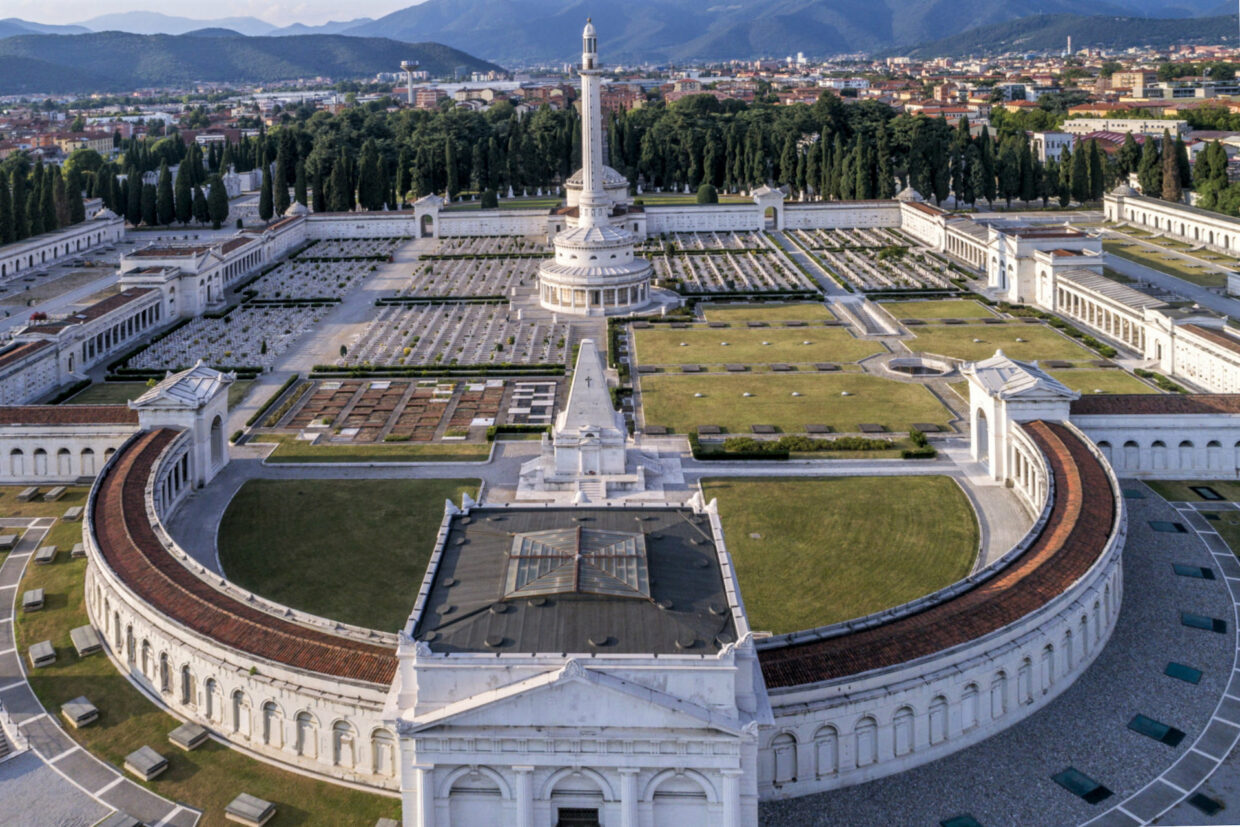 Il cimitero di Brescia, progettato da Vantini