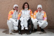 Tedofori delle Paralimpiadi Milano Cortina 2026 a un evento di Intesa Sanpaolo