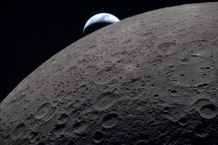 Immagini della Luna vista dalla missione di Artemis II