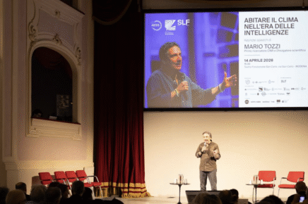 Mario Tozzi sul Palco della settimana della Bioarchitettura e della Sostenibilità, cui ha partecipato anche Benedetta Brighenti