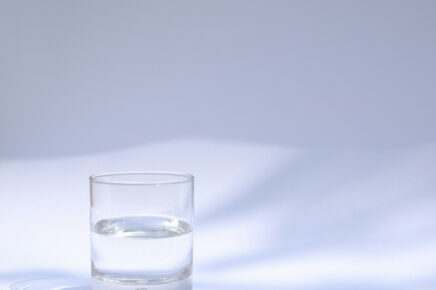 la semplicità di un bicchiere d'acqua