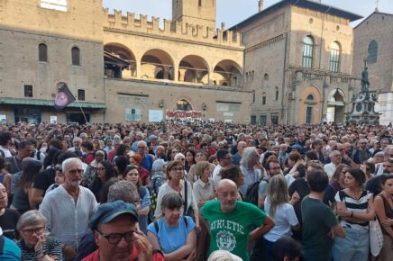 Manifestazione in Piazza Maggiore