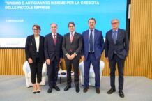 Anna Roscio (Executive Director Sales & Marketing Imprese Divisione Banca dei Territori di Intesa Sanpaolo), Marco Granelli (Presidente Confartigianato), Stefano Barrese (Responsabile Divisione Banca dei Territori di Intesa Sanpaolo), Bernabò Bocca (Presidente Federalberghi), Giovanni Da Pozzo, (Vicepresidente Confcommercio) VLD